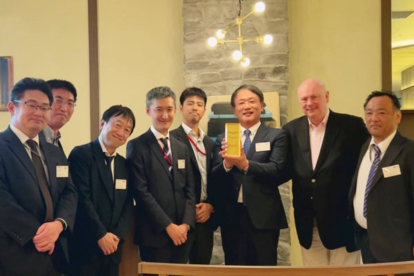 「Partner of the Year FY2025」受賞のようす