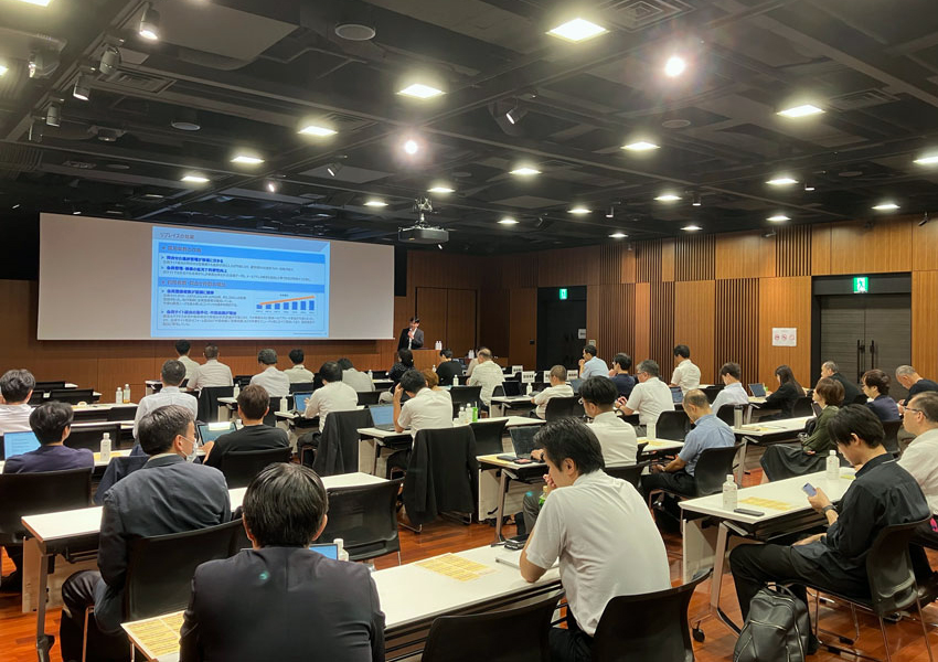 「成功戦略Webサイトサミット2025」東芝デジタルエンジニアリングによる「HeartCore CMS」導入事例セミナーの様子